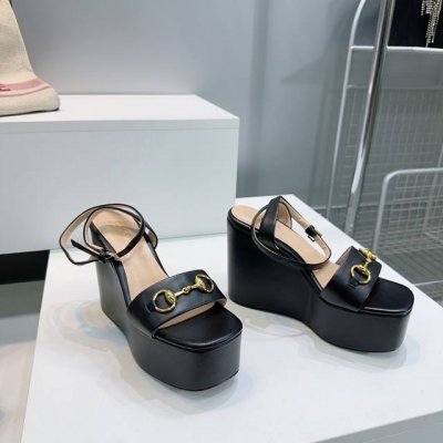 高品质出厂 ！顶级品质 Gucci 古奇25春季新款经典老花布五金扣麻绳防水台坡跟凉鞋！ 防水台恨天高趾露凉鞋系列奢侈的品牌持加，具有超辨高识度 此系列演绎全新