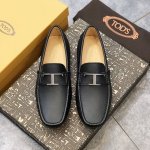 Tods 男士豆豆鞋 专柜同步新款 高端品质 蜥蜴纹杏色牛里.原版包装。黑色，尺码38-45。 正常皮鞋码，按平时皮鞋码拍，运动鞋穿40就拍39 。。。