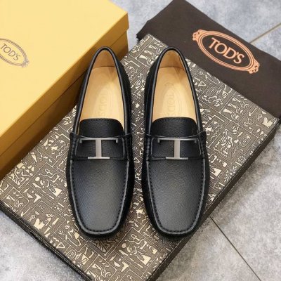 Tods 男士豆豆鞋 专柜同步新款 高端品质 蜥蜴纹杏色牛里.原版包装。黑色，尺码38-45。 正常皮鞋码，按平时皮鞋码拍，运动鞋穿40就拍39 。。。