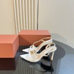 gianvito rossi 2024 新款凉鞋顶级版本代购品质！高跟尖头漆皮凉鞋。尖头设计充满时尚感，尽显优雅气质。漆皮的光泽亮丽夺目，如同镜面般反射着光芒。