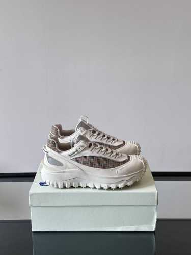 burberry 顶级 Size：39-44 38.45定做 Bur**巴宝莉户外系带运动鞋，具有舒适防滑性能，采用皮革和科技面料制成，专为户外跑步或都市漫步而