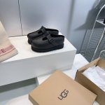 高品质出厂 ！顶级品质Ugg25春夏新款松糕厚底博肯包头拖鞋！女神必备-厚底面包拖鞋上线啦 鞋底厚8.5厘米 显高挑更易搭配 翻毛皮的材质 更贴合脚背 舒适透气