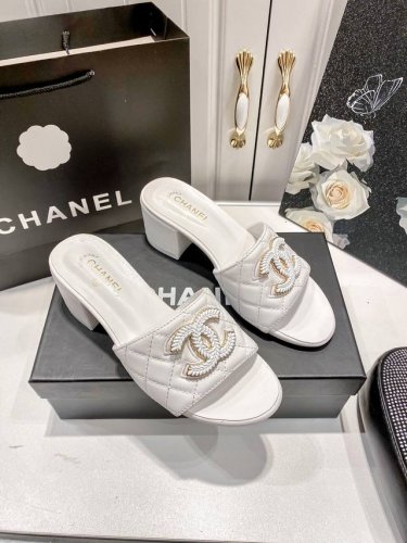 橙子出厂价p chanel 香奈儿 春夏新款 菱格双C粗跟拖鞋 休闲凉拖 拖鞋的狂热爱好者又来了 可以承包你一整个夏天的时髦 经典菱格双C元素设计 浓浓的中古典