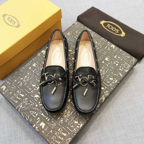 Tods 经典豆豆鞋女鞋 官网同步 进口磨砂皮水染牛皮里 上脚舒适 高端细节做工。 深蓝色，尺码35-40。。。