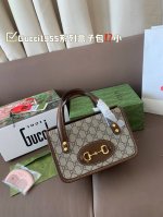 小号 古驰Gucci1955系列盒子包 古驰Gucci双G家的1955出了小箱子包包啦，姐妹 们你们知道嘛这个新出的手提的小箱子，真的是一眼爱上感觉就是为秋冬而