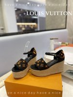 Louis Vuitton 最新走秀款厚底凉鞋 香港原版购入一比一开模 今年的款式比去年增加了老花原素 显得更为大牌 牛仔布面款 内里垫脚全羊皮 水台原版麻绳包