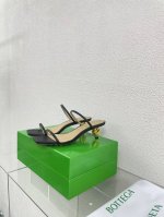 原版一比一精钢开模结绳跟 双条带凉鞋 Bv Knot系列金属跟 黑色 这款方头拖鞋简直Bv最新天花板啦 4彩色百搭 金属麻花跟 为了稳固耐穿特意采用特殊工艺 消