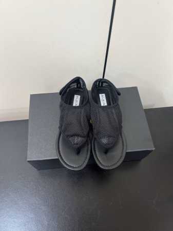 Alaia 25Ss 春夏季新款 明星同款 穿搭万金油 夹脚 渔网鞋 轻盈透气 夏日松弛美学透气网面日月光倾泻 交织出若隐若现的透感美学 网面设计 呼吸感拉满 - 点击图像关闭