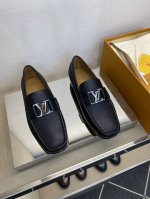 L*V 独家高品 时尚正装皮底 正码：39一44， 6.5一9 ： 经典款小皮鞋型！货！ 原版皮小牛皮 并非市场现成材普通材料！ 顶级手工艺意大利全面进口原皮料