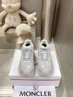 Moncler盟可睐 Trailgrip Gtx 减震抗撕裂户外运动鞋 Moncler能够将高端设计元素与全面实用性无缝融合，推出这款采用超级耐用的部件制成，适