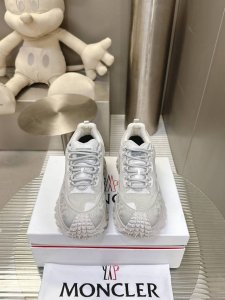 Moncler盟可睐 Trailgrip Gtx 减震抗撕裂户外运动鞋 Moncler能够将高端设计元素与全面实用性无缝融合，推出这款采用超级耐用的部件制成，适