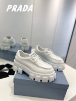 工厂价 顶级版本普拉达 经典的车轮厚底+经典的乐福鞋面prada这款厚底休闲不失误的款好鞋子，1：1还原的鞋子 鞋底不重，脚感超级舒适， 鞋底高5.5cm 鞋面
