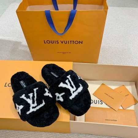 LV 泰迪毛毛拖鞋 Paseo Comfort 系列经典款 太好看啦、新一代耐看又好穿 时尚达人必入单品、2024最火系列 原版开发 代购级 定制真羊羔毛 质感 - 点击图像关闭