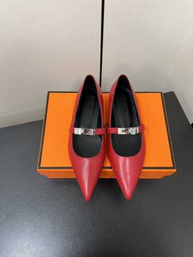 Hermes 爱马仕 25Ss早春新款 尖头凯丽扣 高跟鞋 经典的尖头版型 搭配极具辨识度的马家五金扣 上脚超级百搭好看时髦 超多明星网红种草 春夏必备 随意舒