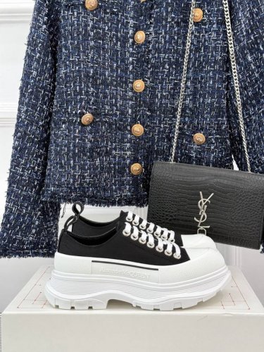 厂价 alexander Mcqueen 麦昆经典休闲 厚底运动鞋老爹鞋 已风靡全球 简直不要太帅气了 独特的个性增加十足的魅力 无数潮人夸爆的本季优秀单品 酷