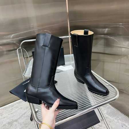 出厂价 CHANE*｜小香23c新品走秀款 小方头复古切尔西骑士靴 今年是掉进靴坑里出不来了 这款鞋头一定要细品 太秀气啦 小方头设计 特别干净利落 不会笨重 - 点击图像关闭