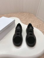 男款 EMPORIO ARMANI阿玛尼 EA7 休闲 运动鞋 原版购入开发 做货 此款 EA7 休闲运动鞋在鞋侧面采用压花大鹰标LOGO，予以品牌感个性化诠释
