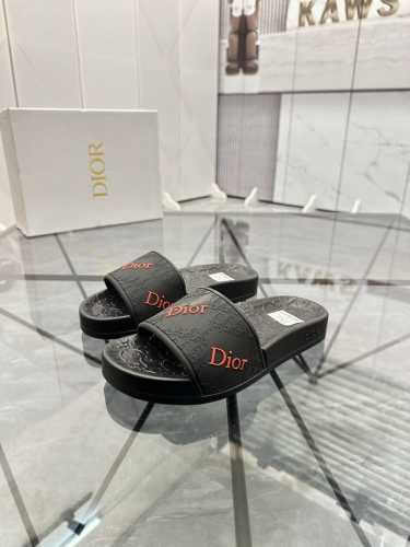 售 价: 商品商标：Dior* 迪奥* 拖鞋正码码数: 35-47 可订做35.36.46.47定做 商品材料：鞋面专柜原版材料，舒适内里，原版大底编 号：82