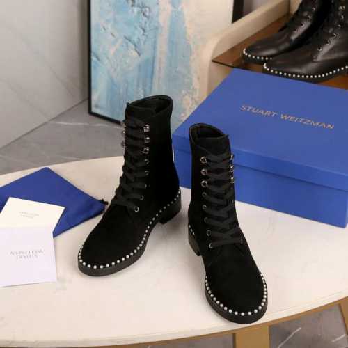 STUART WEITZMAN简称SW 秋冬新品系带马丁靴女，气质女神款 独家上新！ 最耐看的靴子就是非它莫属了！随意搭配且可完美， 原版楦型， 配以珍珠轻便防