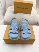lv增高神器来啦！这双Maya Flatform凉鞋也太显腿长了吧！ 5Cm隐形增高 小个子女生闭眼入！厚底设计偷偷拉长比例，穿上秒变170+既视感～ 高级感拉