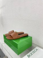 Bv Amy平底 穆勒鞋系列 菱格压纹拖鞋 原版一比一做法 小羊皮设计 棕色 方头设计 当今流行的又一趋势 天花板啦 7彩色百搭 压纹工艺经过数十次工艺测试 包