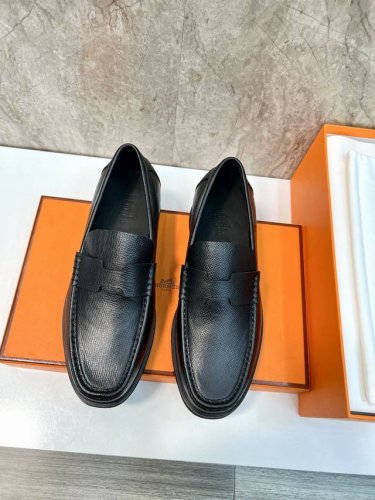 原单品质 品牌：爱马仕hermès 标准码：男码:39.40.41.42.43.44 等级：官网同款 原单品质 材料：原版牛皮原版透气牛皮内里 原版大底 款式类
