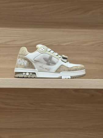 顶级版本 卡其牛仔实拍 Lv Trainer 魔术扣情侣款 莞式大厂出品！无限接近好货播报！ 全面升级柜柜最新的鞋型，材料，工艺细化，大底重新开发私模，追求无限 - 点击图像关闭