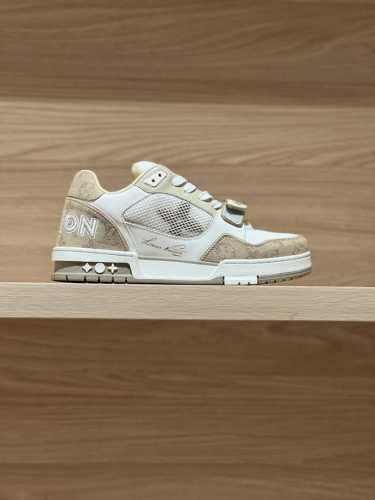 顶级版本 卡其牛仔实拍 Lv Trainer 魔术扣情侣款 莞式大厂出品！无限接近好货播报！ 全面升级柜柜最新的鞋型，材料，工艺细化，大底重新开发私模，追求无限