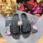 工厂p价 元 Dg时尚高端版 2025橱窗推荐最新款 夏款 Aloha凉鞋.超级好看 我们也是原版买了专门开的 出入专柜毫无压力 白菜价格p买好货 码数 35-