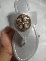 出厂价P 托里伯奇拖鞋凉鞋，经典款式，女士優先品牌，大气设计，女士必备佳鞋。原板，专柜材质垫脚面料:荔枝纹牛皮，头层猪皮里穿著舒適好看上档次，35---40