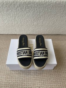 dior 迪奥 25Ss 春夏新款 Ivieta Dway 渔夫一字拖鞋 Cd字母Logo立体刺绣厚底圆头露趾拖鞋 原版开发市面顶级版本，脚感柔软细腻，舒适度极