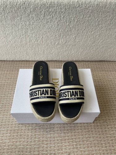 dior 迪奥 25Ss 春夏新款 Ivieta Dway 渔夫一字拖鞋 Cd字母Logo立体刺绣厚底圆头露趾拖鞋 原版开发市面顶级版本，脚感柔软细腻，舒适度极