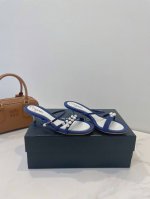 Chanel 小香 珍珠公主鞋 是时候给自己添一双既舒适又时尚的新款 无论是搭配裙装还是裤装 都能轻松驾驭 展现你的时尚品味 面料材质 订制斜纹布料 内里垫脚羊