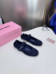 橙子出厂价p miumiu 缪缪 春夏新款 一字带玛丽珍鞋 松紧芭蕾舞鞋 平底单鞋 秀场工艺来自Miu Miu系列的细节特写 新季的潮流要素 与此刻挚爱的概念