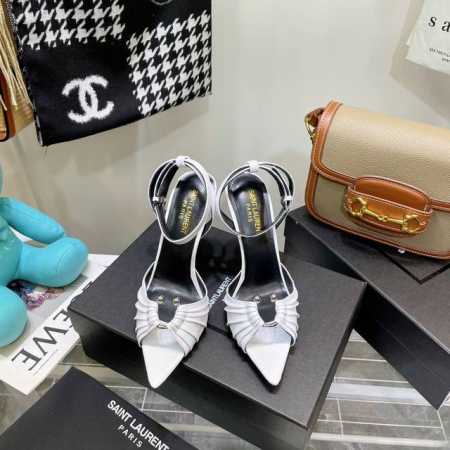 SAIN* LAURENT 顶级版圣罗兰YSL 烤漆跟高跟凉鞋经典logo字母设计，上脚超美，原版1:1开模，官网同步 面料：原版头层牛皮褶皱设计 内里：进口羊 - 点击图像关闭