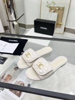CHANEL 25早春新品 拖鞋火爆上市！黑色、米白、杏色、粉色、黑色真丝绒、酒红真丝绒35-43。像胶底