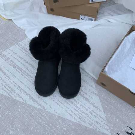 GG22牛角扣雪地靴1133356入冬大衣必有牛角扣一席之地！而这款雪地靴设计灵感来源于经典的牛角扣大衣，经典元素融入于此的同时鞋口还做了翻毛设计 使得看起来 - 点击图像关闭