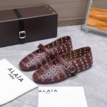 alaia 阿莱亚25Ss 走秀款平底网面鞋芭蕾舞鞋 风靡全球超火的平底鞋 皮面冲孔款 章小蕙同款 甜酷芭蕾风 人气超高的一款芭蕾舞鞋 浪漫又迷人 舒适百搭配上