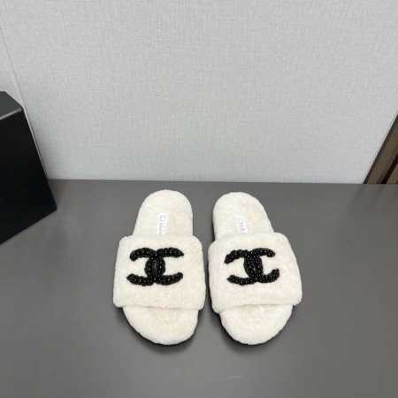 出厂 独家顶级版本 Chane*L小香2024Vs秋季经典爆款毛拖全面升级系列 珍珠扣毛拖 官网同步最新款，专柜最高版本顶级品质，毛茸茸的时髦感十足，舒适的圆头 - 点击图像关闭