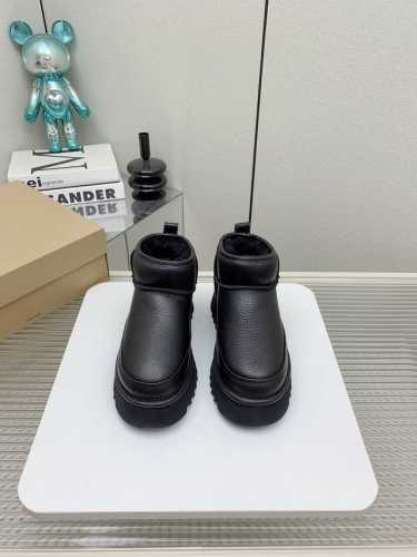 出厂 高版本 UGG 韩系穿搭推荐 厚底迷你皮面mini款超温柔的雪地靴 . 保暖又好打理 高级又精致哑光磨砂感 太好看啦 超治愈的面包鞋感觉巨舒服暖到心里的一