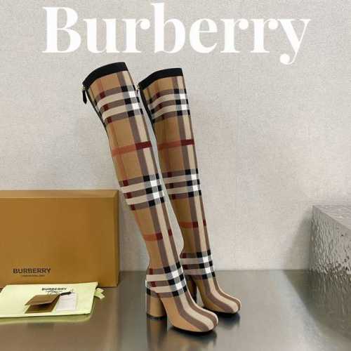 工厂价 巴宝莉最新独家推出圆头粗跟格纹弹力针织袜长靴 BURBERRY巴宝莉英国奢侈品牌，典藏米色，原版1:1复制，贴身弹力针织式及膝靴，设计圆形靴头粗跟，装饰