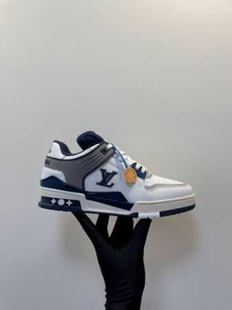 LV Trainer Sneaker 一如继往的给足安全感，实物比图片更好看更精致！梦中情鞋击败～99% 多巴胺百搭，糖果色系真的好甜 元气度满满的 奢华品质， - 点击图像关闭