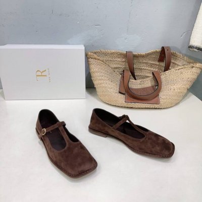 高品质出厂 ！小众潮牌 新配色！The Row春夏新品极简玛丽珍小方头平底单鞋！ 可可爱爱 极简风 质感皮革细腻高级 圆润鞋型 一脚蹬设计 随性又自在 鞋面采用