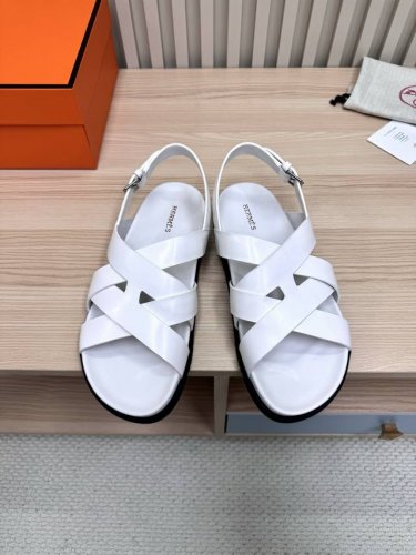 顶级版本 Hermes 爱马仕火到不行的情侣款二舅拖 最新蛇纹凉鞋拖鞋,搭配各种彩色袜子，潮爆了！ 鞋面：进口牛皮 羊京皮 布面 掌纹皮 内里：进口牛皮 羊皮