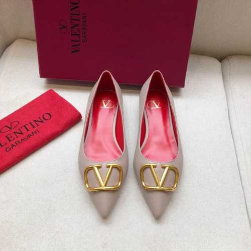 Valentino 华伦天奴经典款 金属大V扣尖头平底鞋 高跟鞋 单鞋 跟高：平底、6CM、8CM 码数：34-42