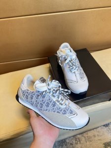 原单品质独家首发 迪奥 独特现代风运动鞋 休闲乐福原版皮 羊里 拒绝脱色磨脚 鞋底 原厂特供原版底 超酷 系带走路都带风风格设计 超舒服耐磨防滑原版底 就好像实