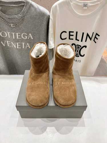 高版本出厂 BALENCIAGA*巴黎世家24ss秋冬新款羊毛短靴雪地靴 冬日凛凛不可缺之一，闭眼入都是不会后悔 上脚非常舒服超舒服 ZP订制面料 鞋面：定制进
