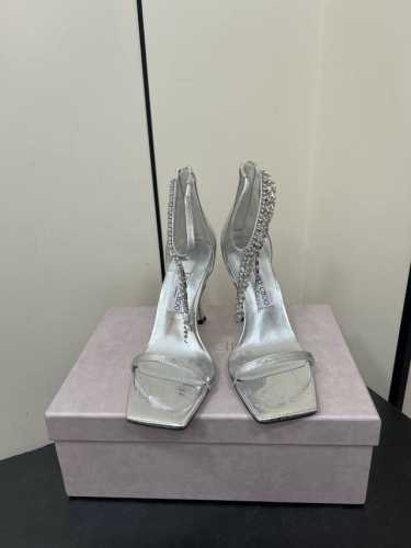 P420Jimmy Choo Veitysandal2025 Ss女士复古金属感凉鞋Jc.鞋面复古金属感小牛皮，在脚裸处饰有层叠水晶，是一款光彩夺目时尚款，该款
