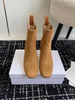 代购级 Dior 迪奥 24ss 秋冬新款 lcon cd 粗跟短靴 这款 Dior Icon 带跟及踝靴是二零二四冬季成衣系列新品，彰显 Dior 的经典标识