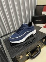 出厂价Pp： 阿玛尼Armani* 最新爆款休闲鞋，顶端品牌 奢侈～代购，顶级～质量。 鞋面選用进口透气牛皮搭配材质透气羊皮垫脚 精细做工。原版个性时尚柔软橡膠